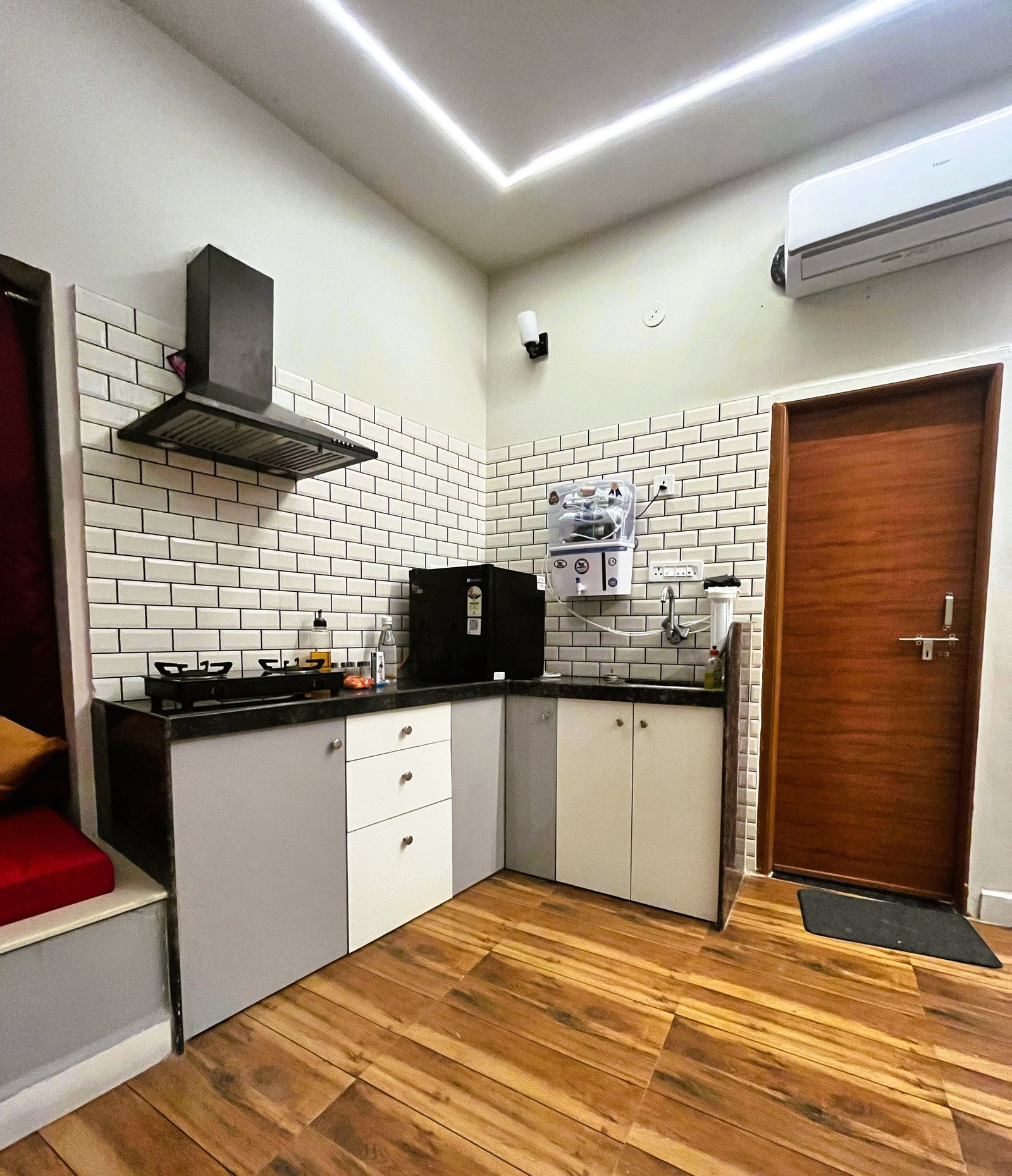 Kitchen at The Iconic by Pinakin, photo 1